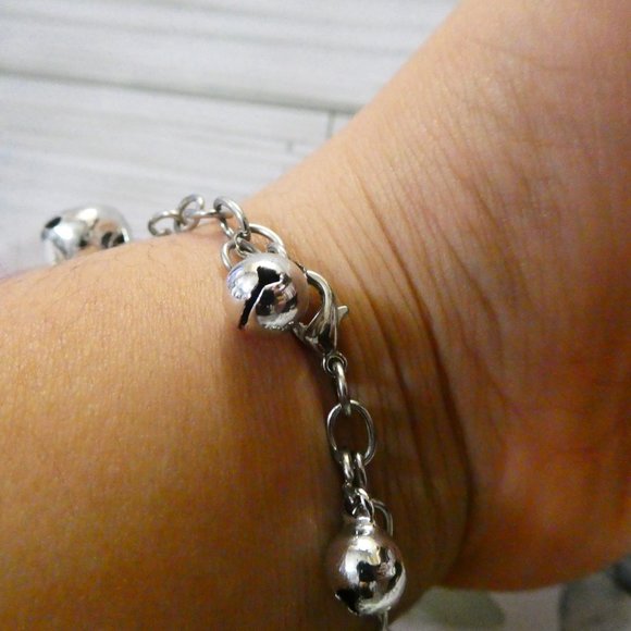 Jingle Bell bracelet. Is all silver. - Picture 4 of 5